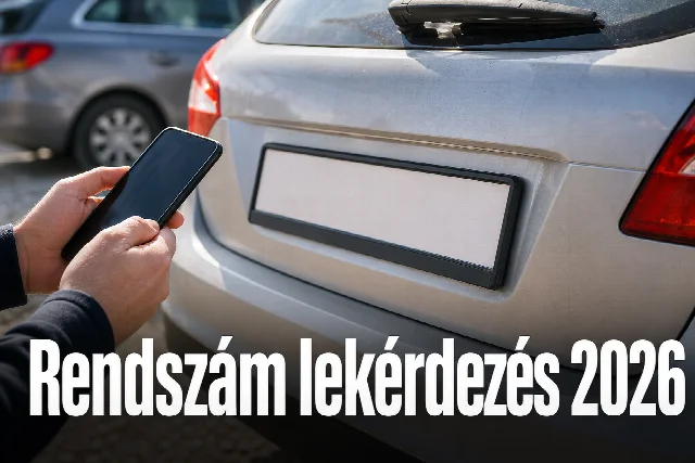 Autó hátsó rendszámtáblája mellett telefont tartó kéz egy napos parkolóban