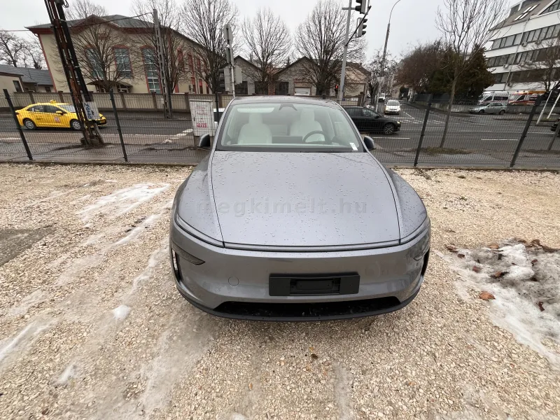 Tesla Model Y 2026