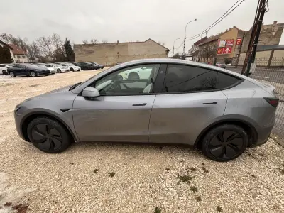 Tesla Model Y 2026 (miniatűr)