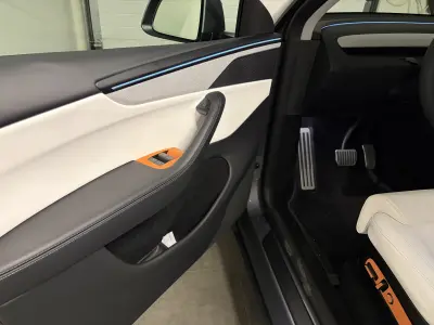 Tesla Model Y 2026 (miniatűr)