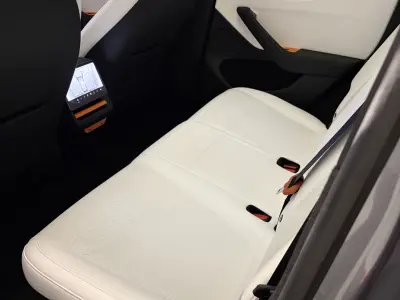 Tesla Model Y 2026 (miniatűr)