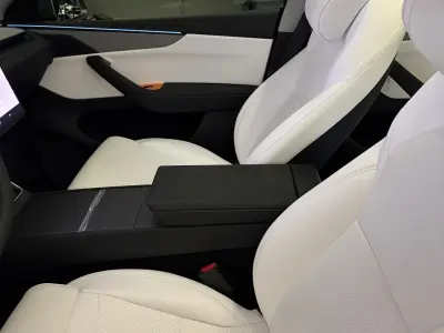 Tesla Model Y 2026 (miniatűr)