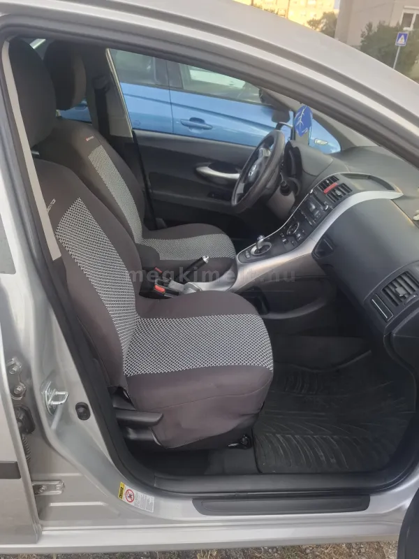 Toyota Auris 2011