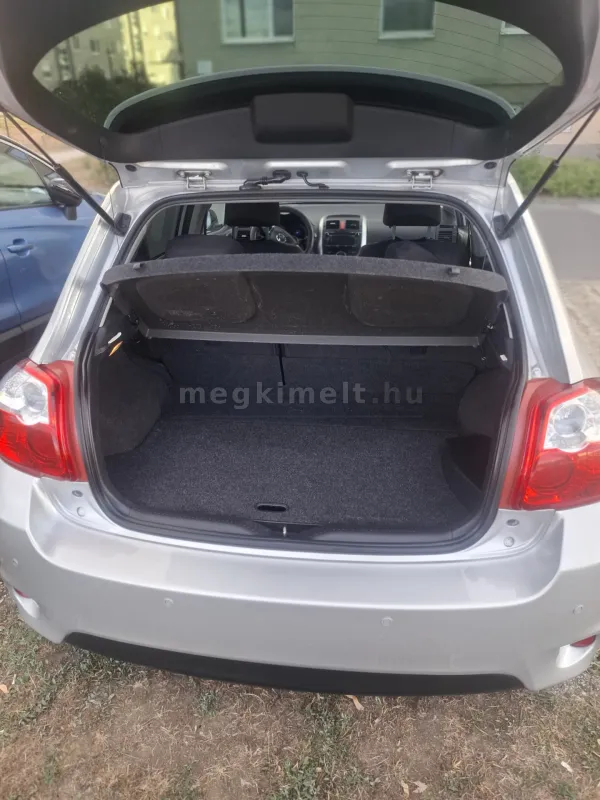 Toyota Auris 2011