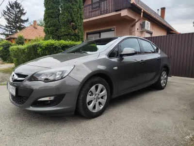 Opel Astra Szedan