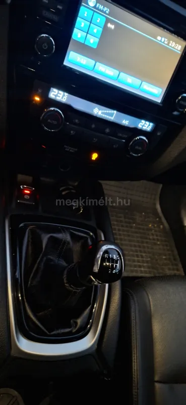Nissan X-Trail 2015