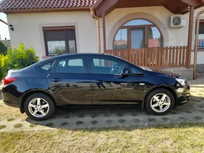 Opel Astra 2018 (miniatűr)