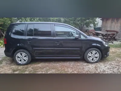 Volkswagen Touran 2010 (miniatűr)