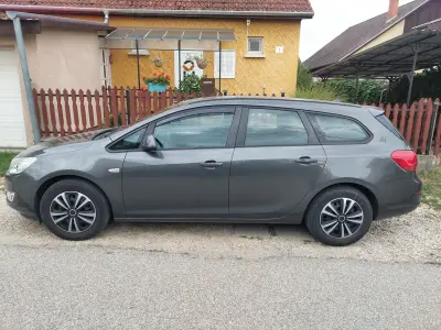 Opel Astra 2011 (miniatűr)