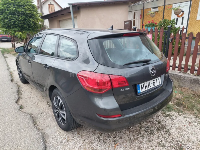 Opel Astra 2011
