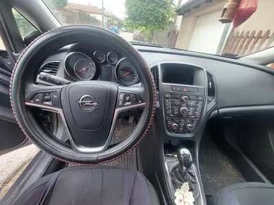 Opel Astra 2011 (miniatűr)