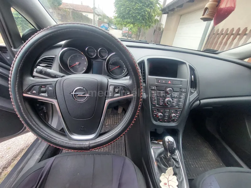 Opel Astra 2011