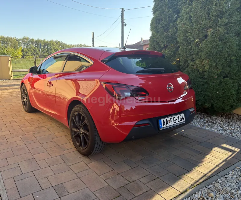 Opel Astra 2012