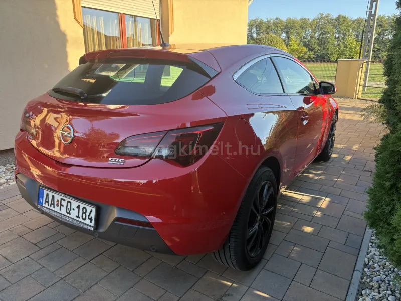 Opel Astra 2012