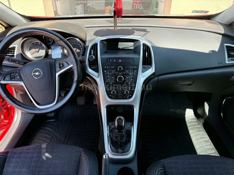 Opel Astra 2012
