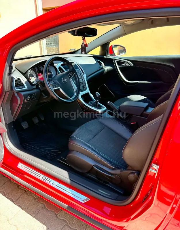 Opel Astra 2012