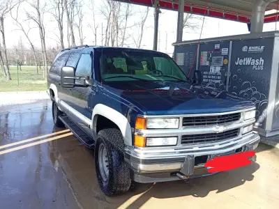 Chevrolet Suburban Lt