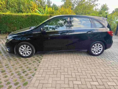 Mercedes-Benz B 180 2017 (miniatűr)