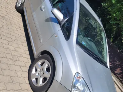 Opel Zafira 2008 (miniatűr)