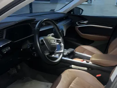 Audi e-tron 2020 (miniatűr)