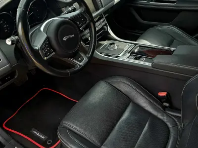 Jaguar XF 2017 (miniatűr)