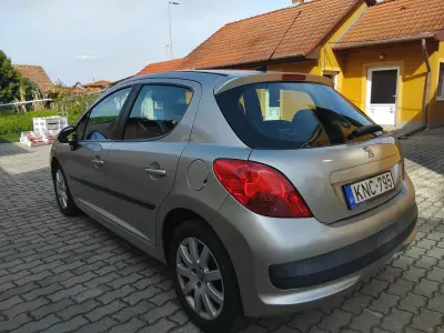 Peugeot 207 2007 (miniatűr)