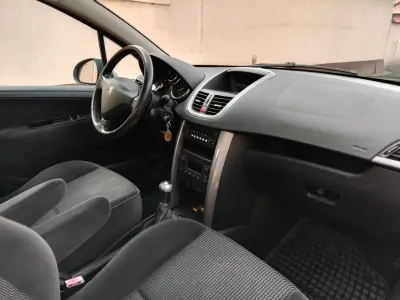 Peugeot 207 2007 (miniatűr)