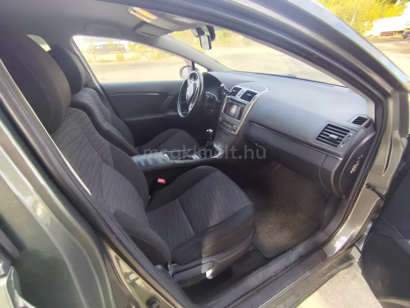 Toyota Avensis 2010