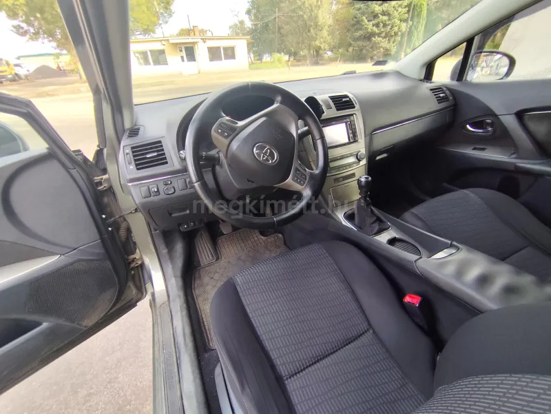 Toyota Avensis 2010