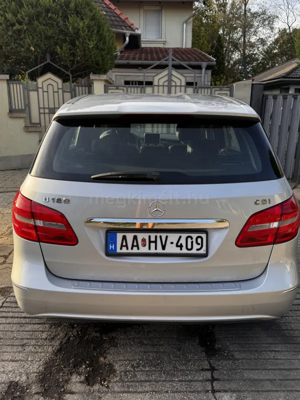 Mercedes-Benz B 180 2014