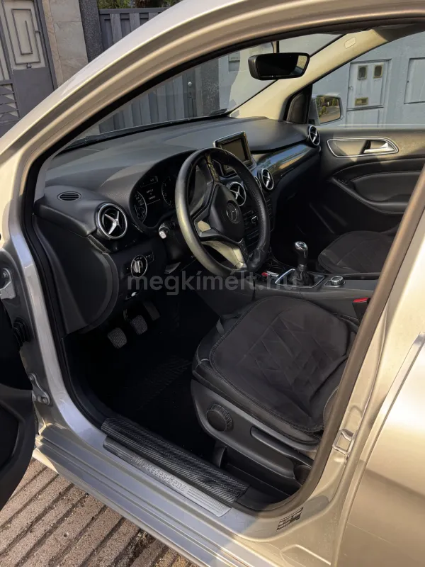 Mercedes-Benz B 180 2014