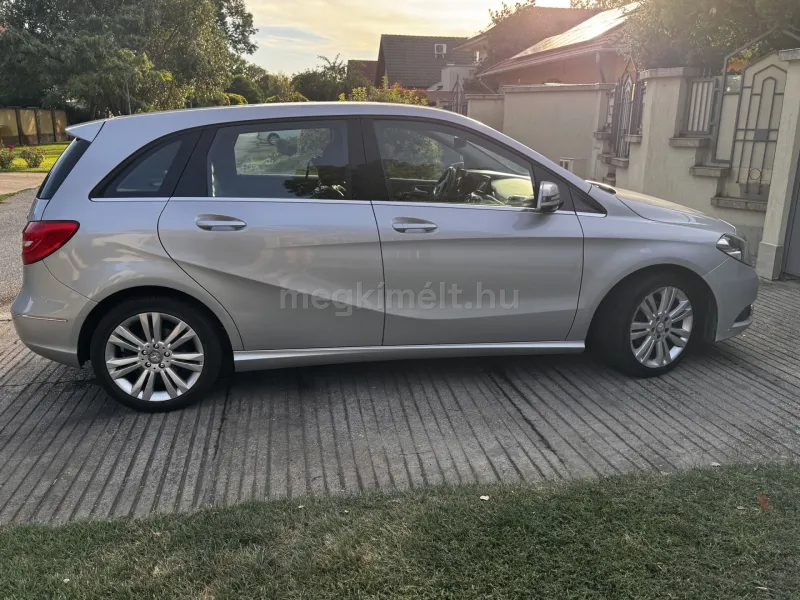 Mercedes-Benz B 180 2014