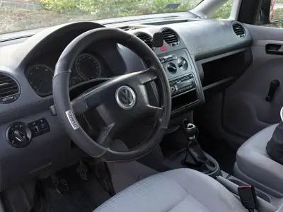 Volkswagen Caddy 2005 (miniatűr)