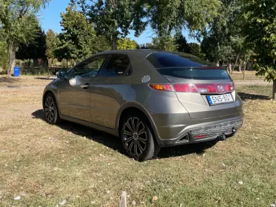 Honda Civic 2005 (miniatűr)