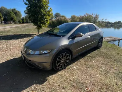 Honda Civic 2005 (miniatűr)