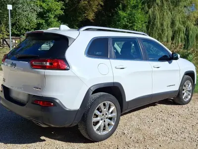 Jeep Cherokee 2015 (miniatűr)
