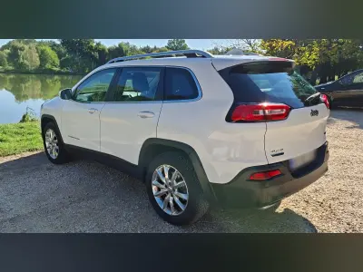 Jeep Cherokee 2015 (miniatűr)
