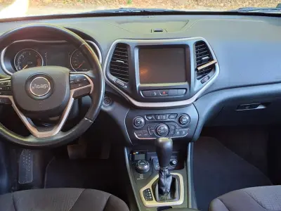 Jeep Cherokee 2015 (miniatűr)