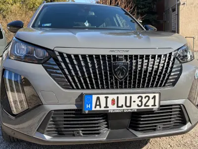 Peugeot 2008 1.2 Allure hibrid benzin