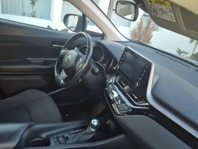Toyota C-HR 2019 (miniatűr)