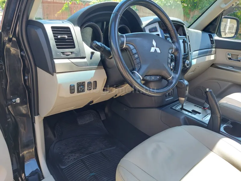 Mitsubishi Pajero 2016