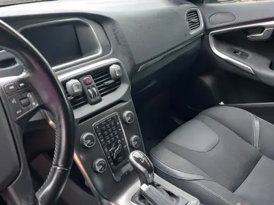 Volvo V40 2015 (miniatűr)