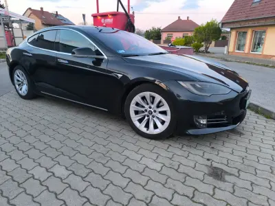 Tesla Model S 2017 (miniatűr)