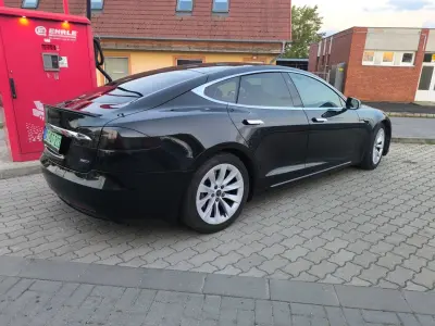 Tesla Model S 2017 (miniatűr)