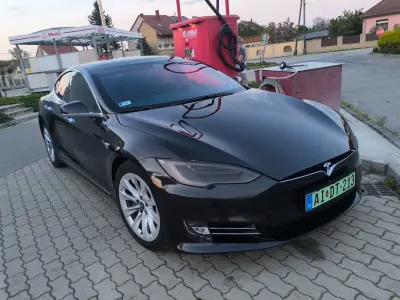 Tesla Model S 90D