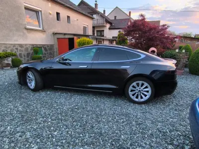 Tesla Model S 2017 (miniatűr)