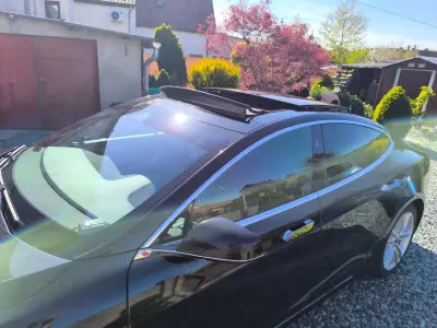 Tesla Model S 2017 (miniatűr)