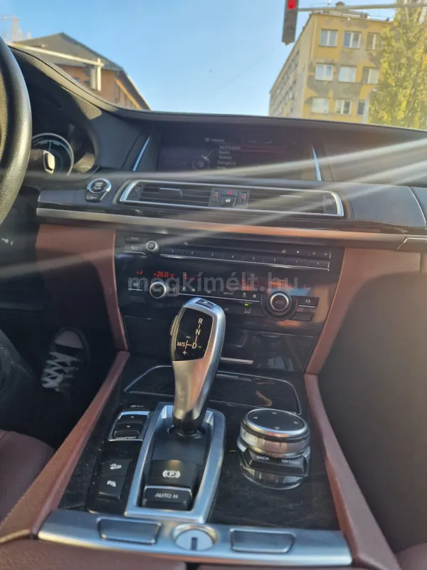 BMW 750 2015