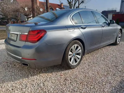 BMW 750 2015 (miniatűr)