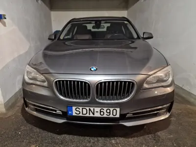 BMW 750 2015 (miniatűr)